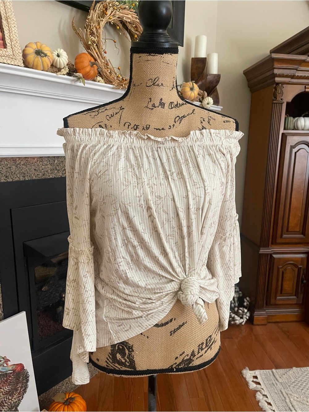 Time and Tru Off Shoulder Bell Sleeve Cream Tan Floral Blouse Top Shirt Small